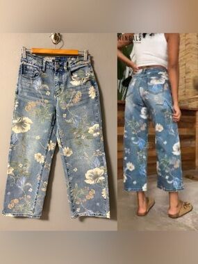 Flamingals floral print wide-leg crop jeans with a light wash. Size X-Small